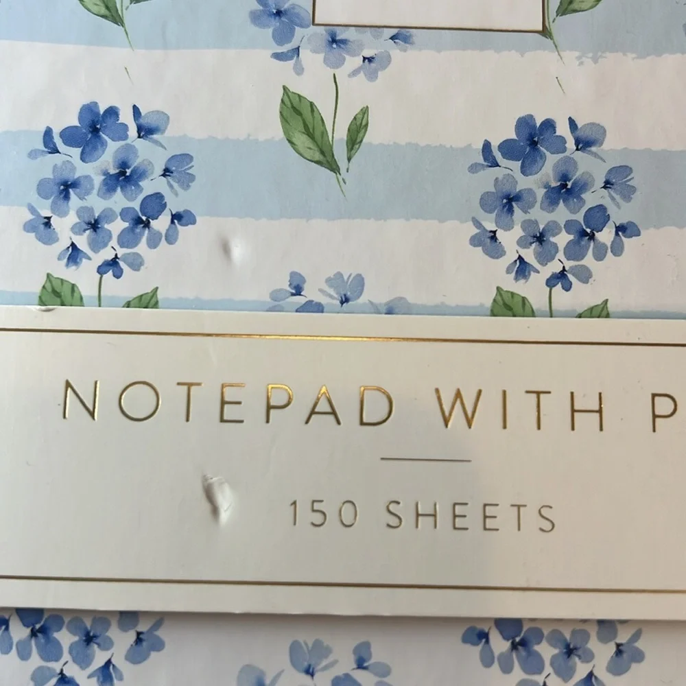 Floral 💙🩵 Notepad with Pen 150 sheets blue and white hydrangeas